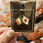 アイルランドと日本国旗のピンバッチ