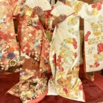 着物を着る親子